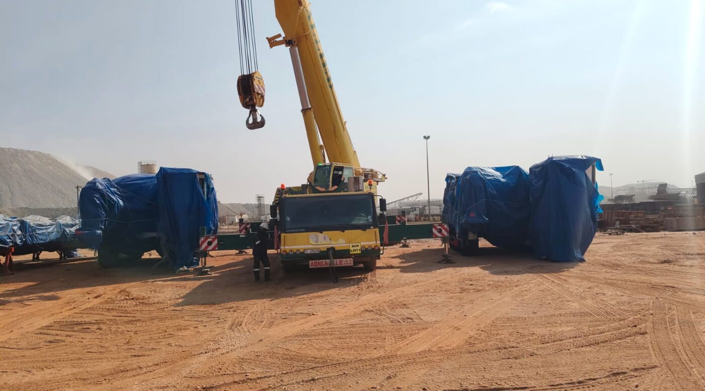 Heavy-lift mining equipment transport